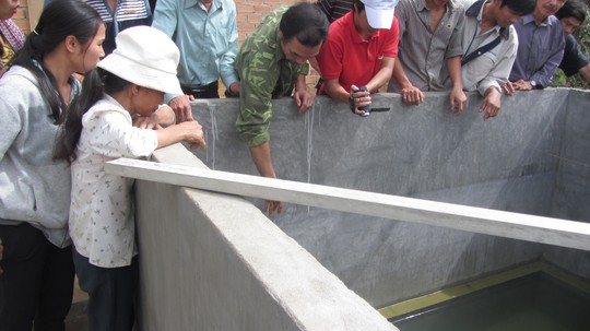 Hai[-]học[-]sinh[-]lớp[-]4[-]chết[-]đuối[-]trong[-]bể[-]chứa[-]nước[-]nhà[-]hàng[-]xóm